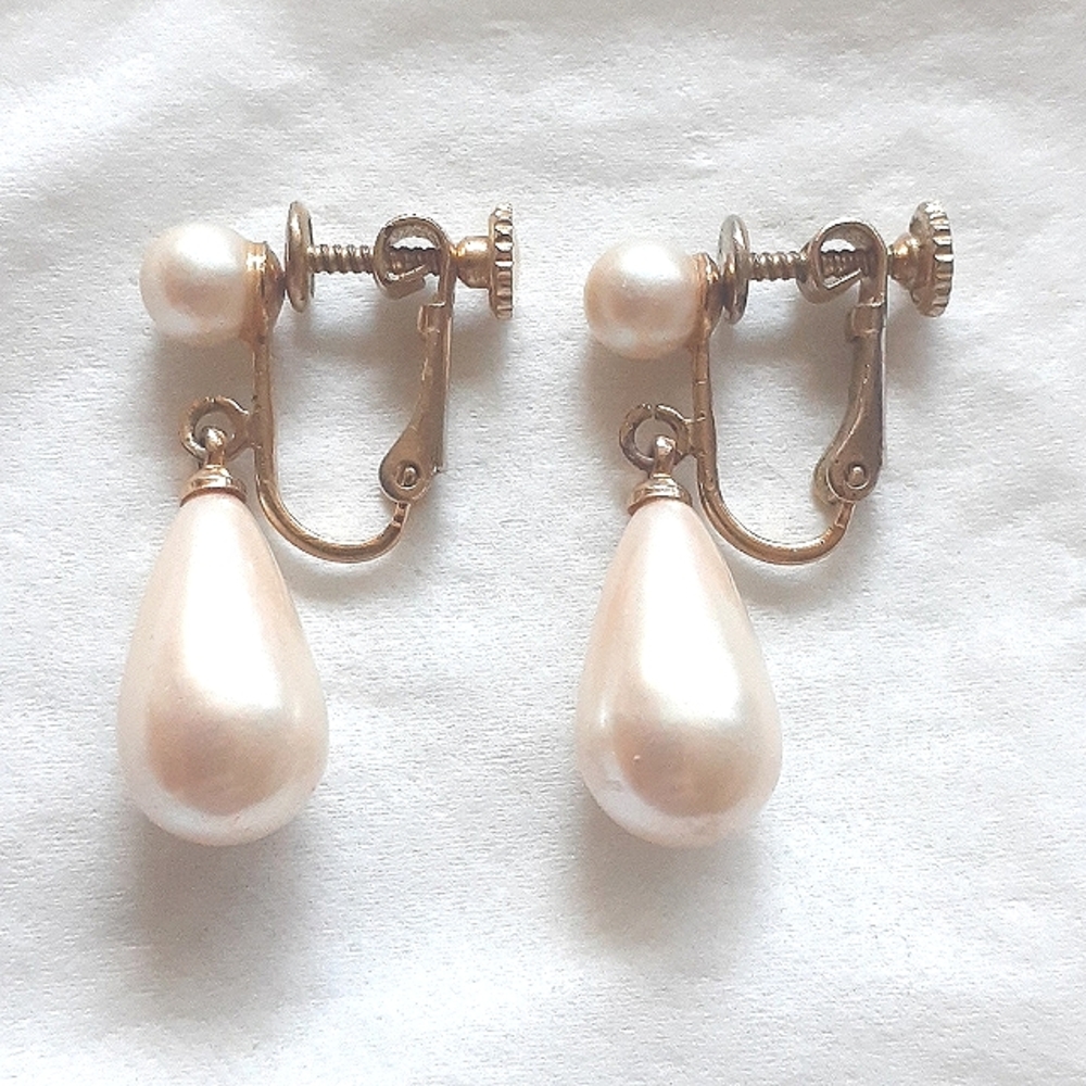 👉*VTG* MARVELLA FAUX TEARDROP PEARL SCREW & LEVER EARRINGS